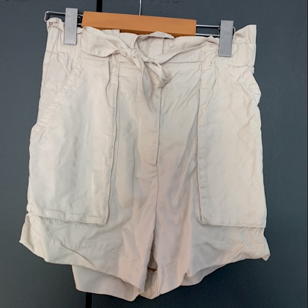H&M Light Shorts with Pockets